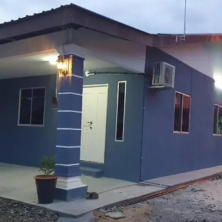 Ishak Kaseh Homestay Parit Raja Exterior photo