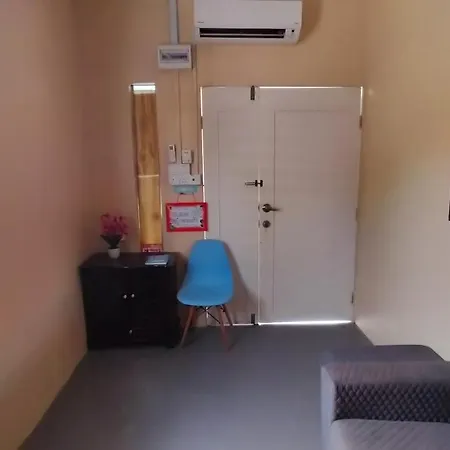 Ishak Kaseh Homestay Parit Raja Exterior photo