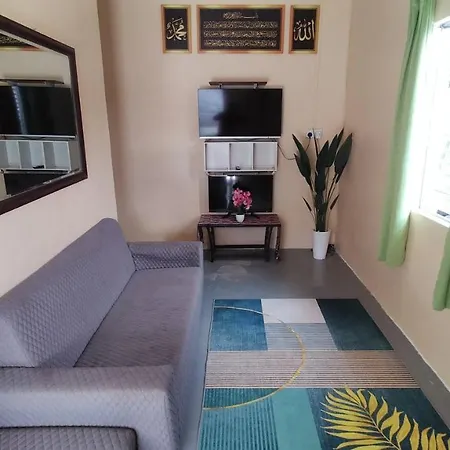 Ishak Kaseh Homestay Parit Raja Exterior photo